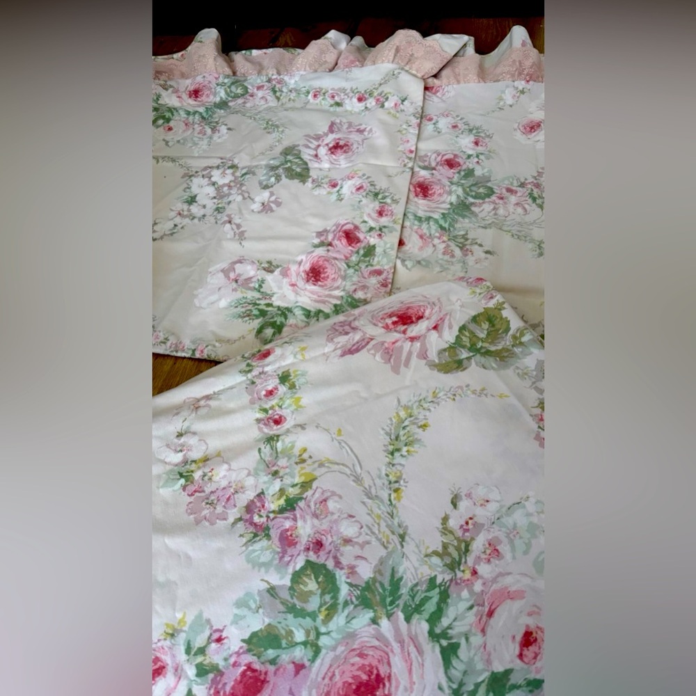 Rose vintage sheet with pillow cases